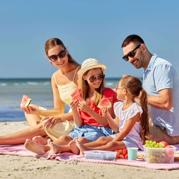 Der Strand auf Hiddensee eignet sich perfekt für ein ruhiges Familienpicknick © Syda Productions - stock.adobe.com