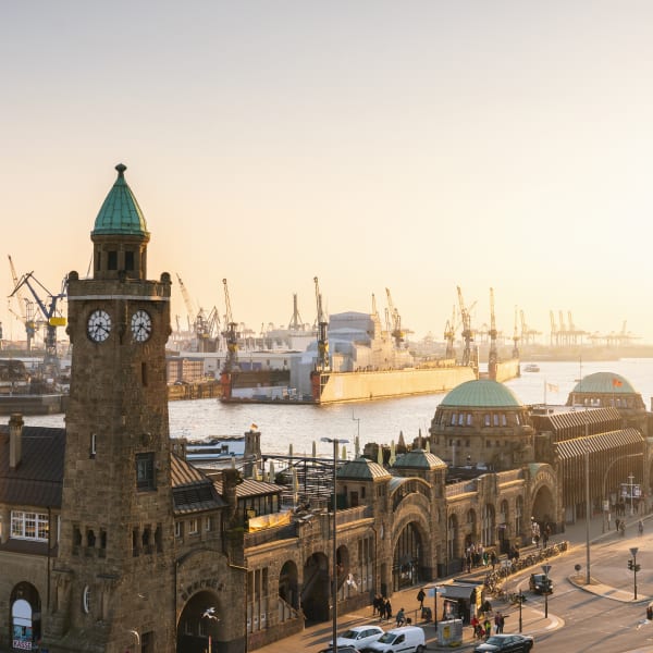 Die Landungsbrücken auf St. Pauli, Hamburg, Deutschland © Shutterstock - r.classen