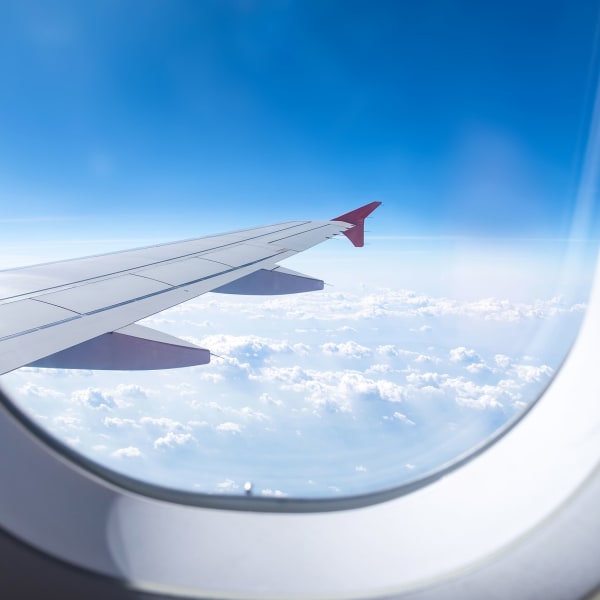 Eine atemberaubende Aussicht – das kleine Loch unten im Fenster macht's möglich © weedezign - stock.adobe.com