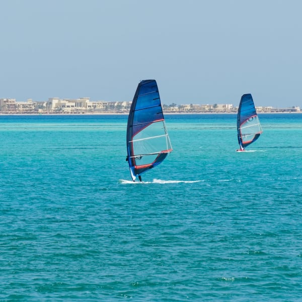 Windsurfer vor Soma Bay, Rotes Meer, Ägypten