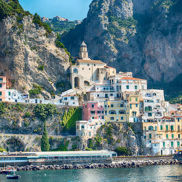 Panoramablick auf Amafli Stadt in Kampanien, Italien, XXL-Bild