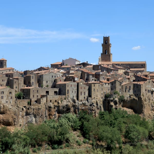 mittelalterliches Dorf gegründet Pitigliano in der etruskischen Zeit auf der Tuff-Hügel, Toskana, Italien