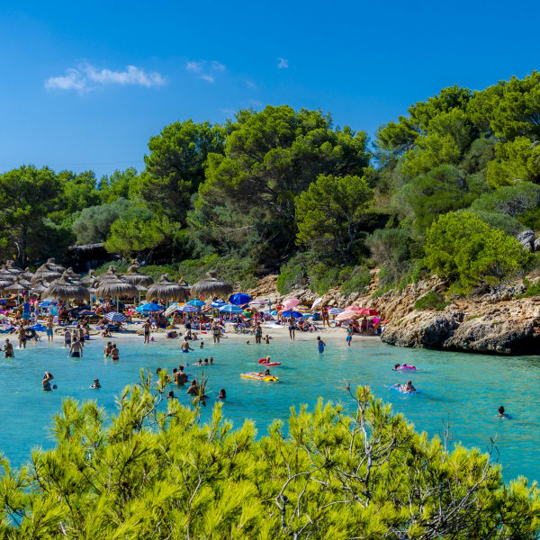 Spain, Mallorca, Cala Sa Nau, beach and tourists