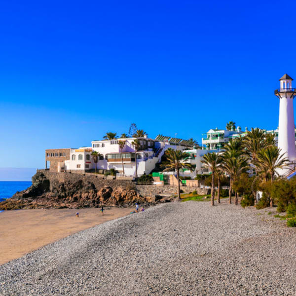 Strand und Stadt Bahia Feliz auf Gran Canaria