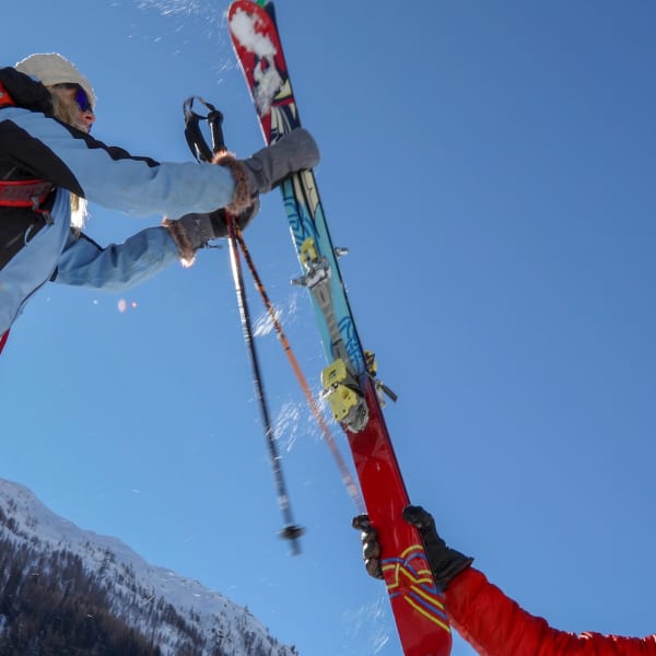 Leihen oder günstig kaufen: Equipment für den Skiurlaub