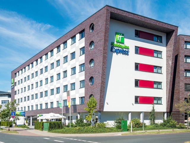 36+ neu Sammlung Holiday Inn Express Bremen Airport - "Das Hotel von Aussen" Holiday Inn Express Bremen ... : Bis zu 15 tage parken ist inklusive.