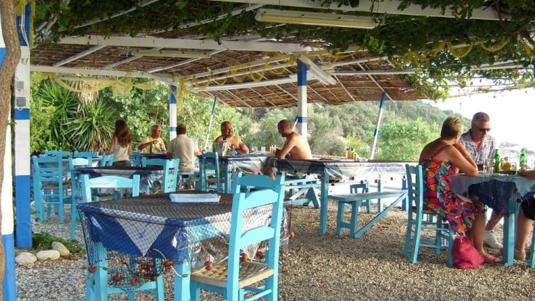 Fisherman's Cabin open-air seafood taverna in Agios Georgios Pagon
