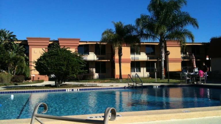 Econo Lodge Inn & Suites Near Florida Mall (Orlando ...