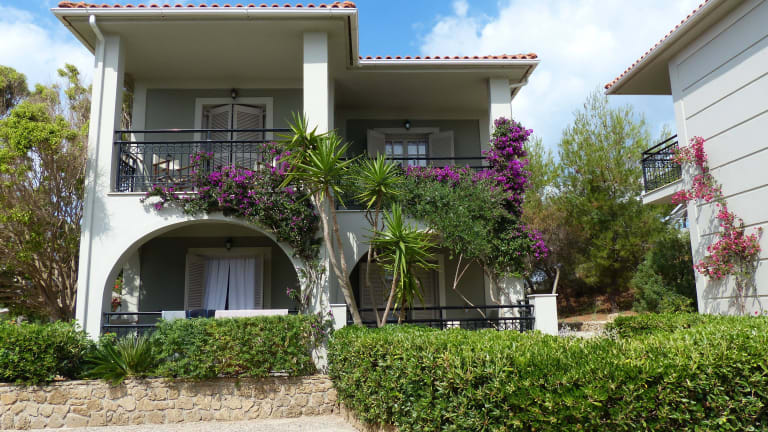 The bay best sale hotel vassilikos